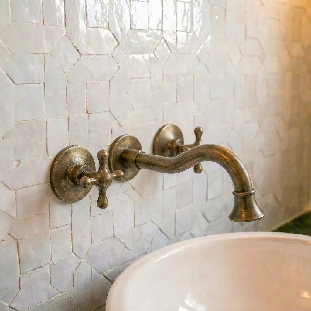 Classic European Vintage Brass Bathroom Wall Faucet - Image 2